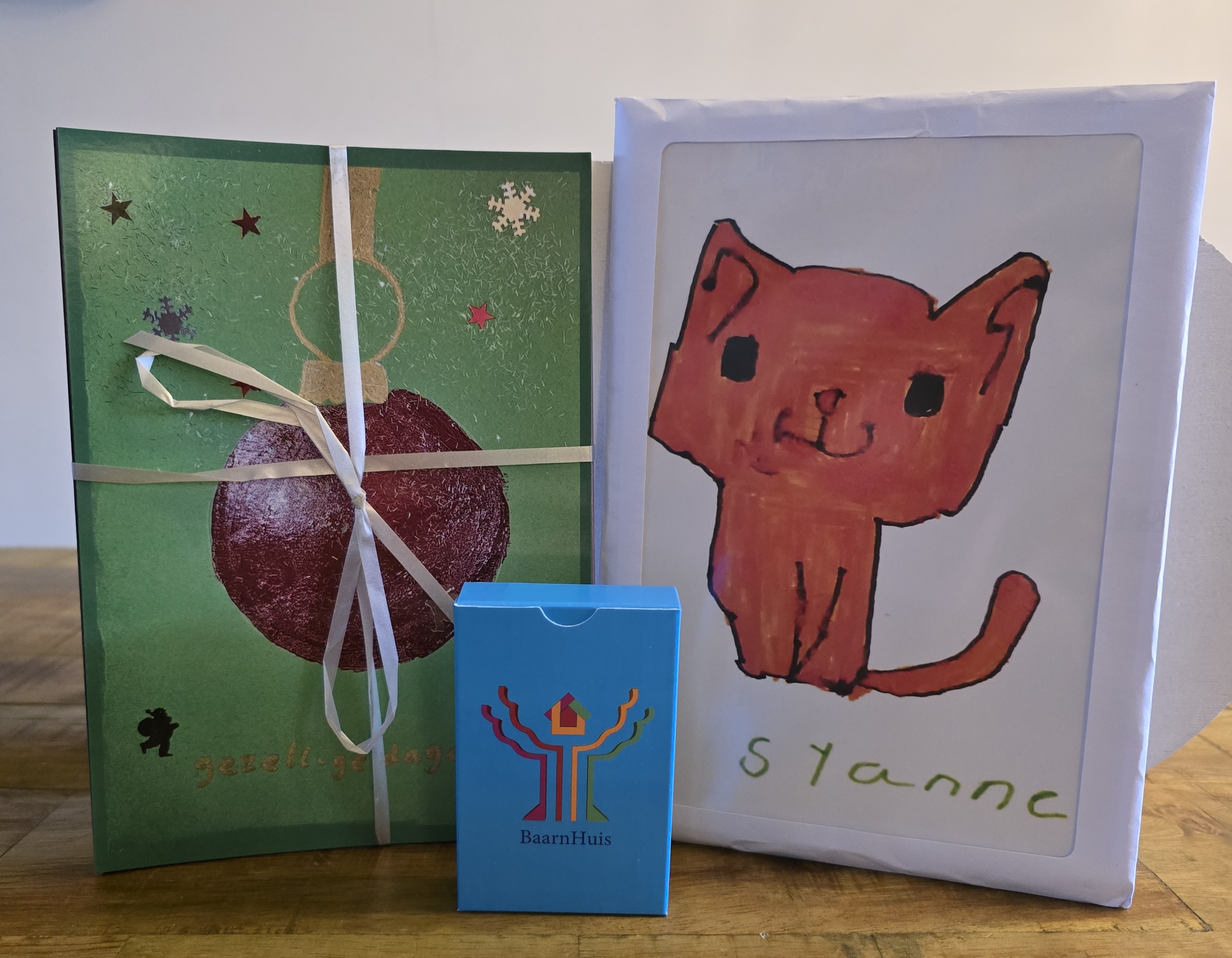 7x BaarnHuis-pakket ( Speelkaarten, Kerstkaarten en Ansichtkaarten gemaakt door de bewoners van het BaarnHuis)